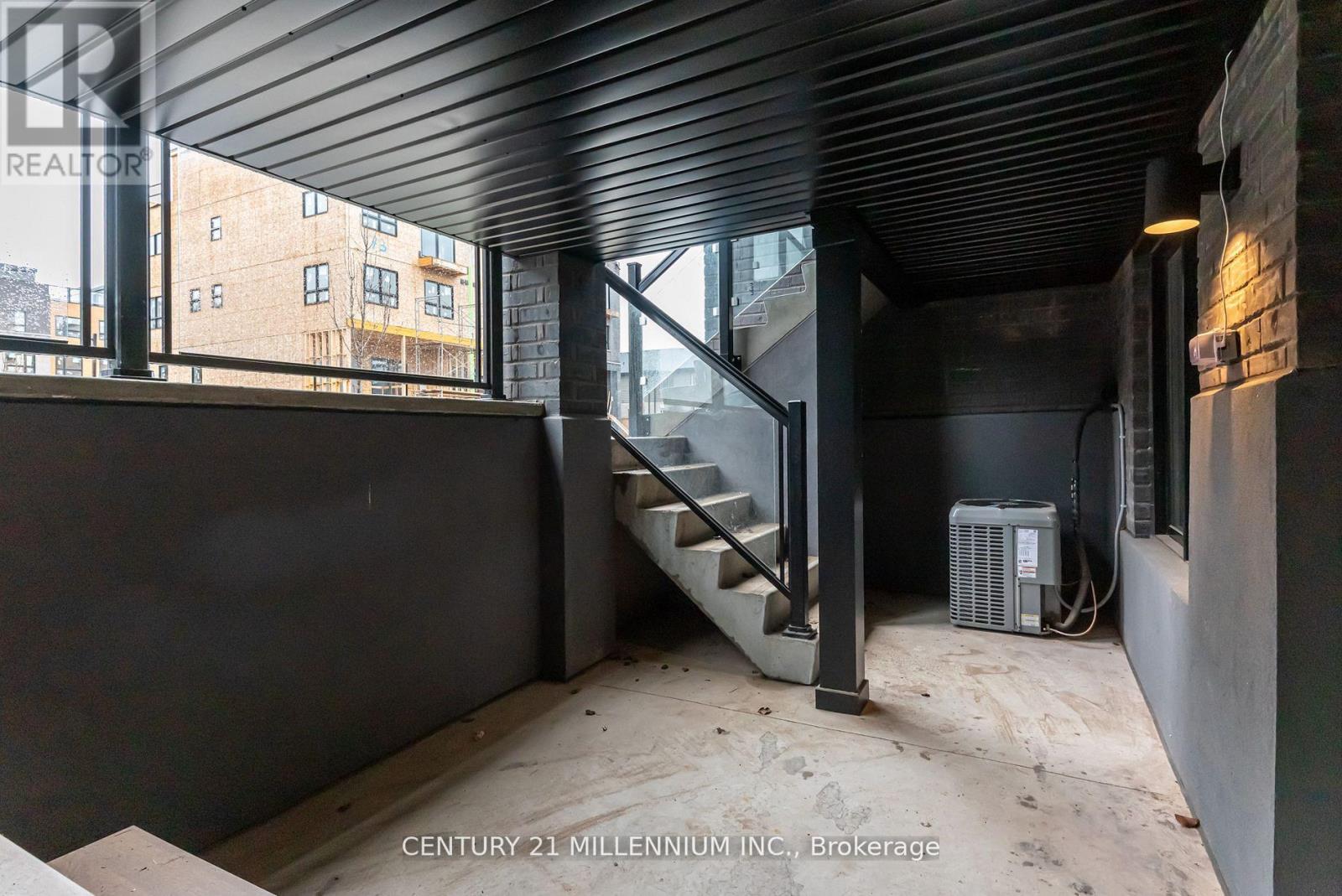 #102 6705 CROPP STREET E - 29