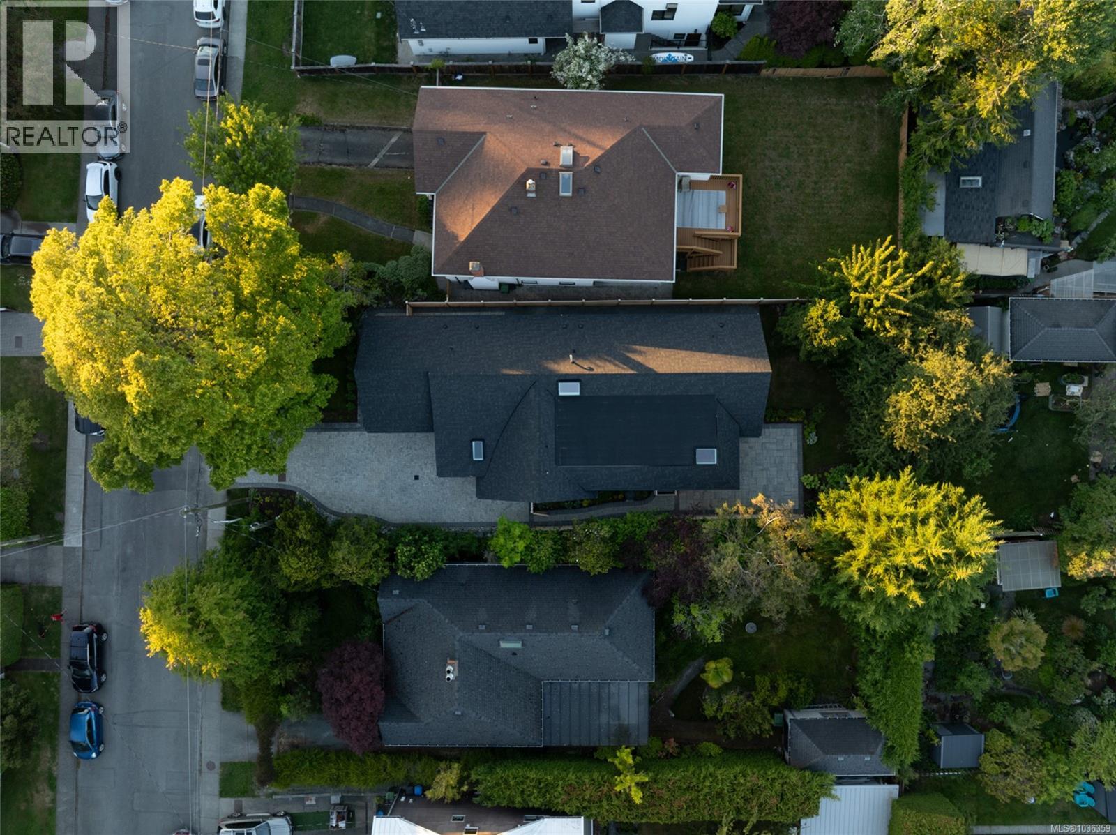 587 Oliver St - 53