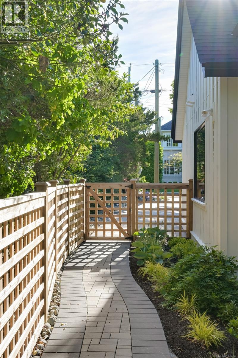 587 Oliver St - 57