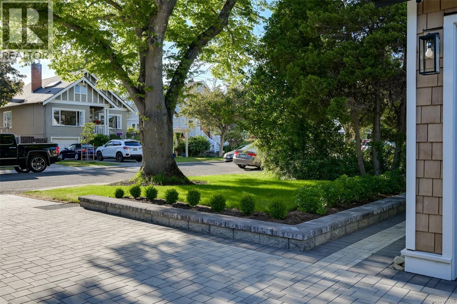 587 Oliver St - 61