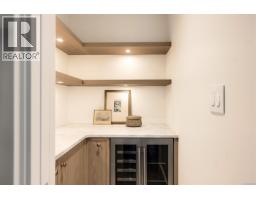 587 Oliver St, Oak Bay, BC V8S4W2 Photo 15