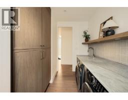 587 Oliver St, Oak Bay, BC V8S4W2 Photo 44