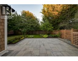 587 Oliver St, Oak Bay, BC V8S4W2 Photo 50