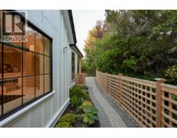 587 Oliver St, Oak Bay, BC V8S4W2 Photo 55