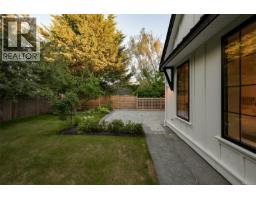 587 Oliver St, Oak Bay, BC V8S4W2 Photo 56
