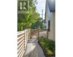 587 Oliver St, Oak Bay, BC V8S4W2 Photo 57