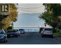 587 Oliver St, Oak Bay, BC V8S4W2 Photo 65
