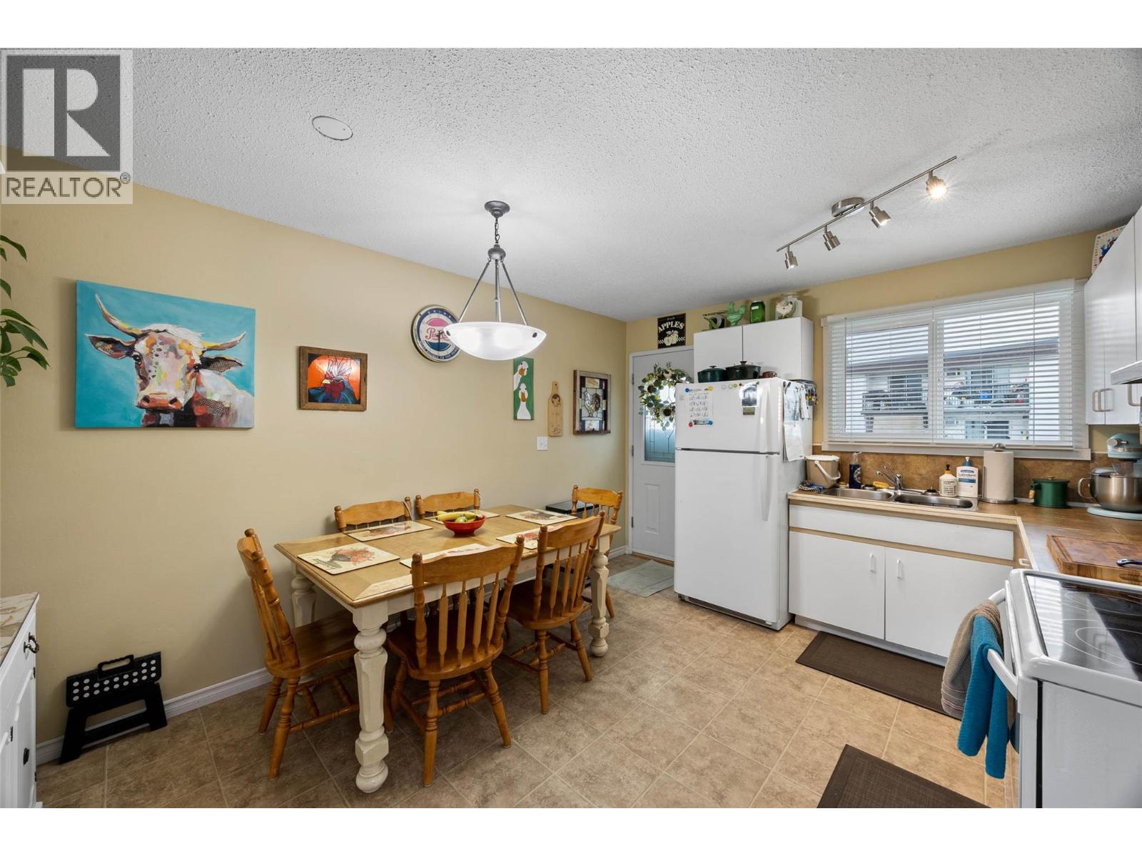 #3 800 Valhalla Drive - 9