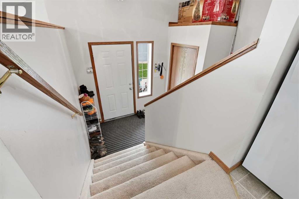 5812 70 Avenue Close - 2