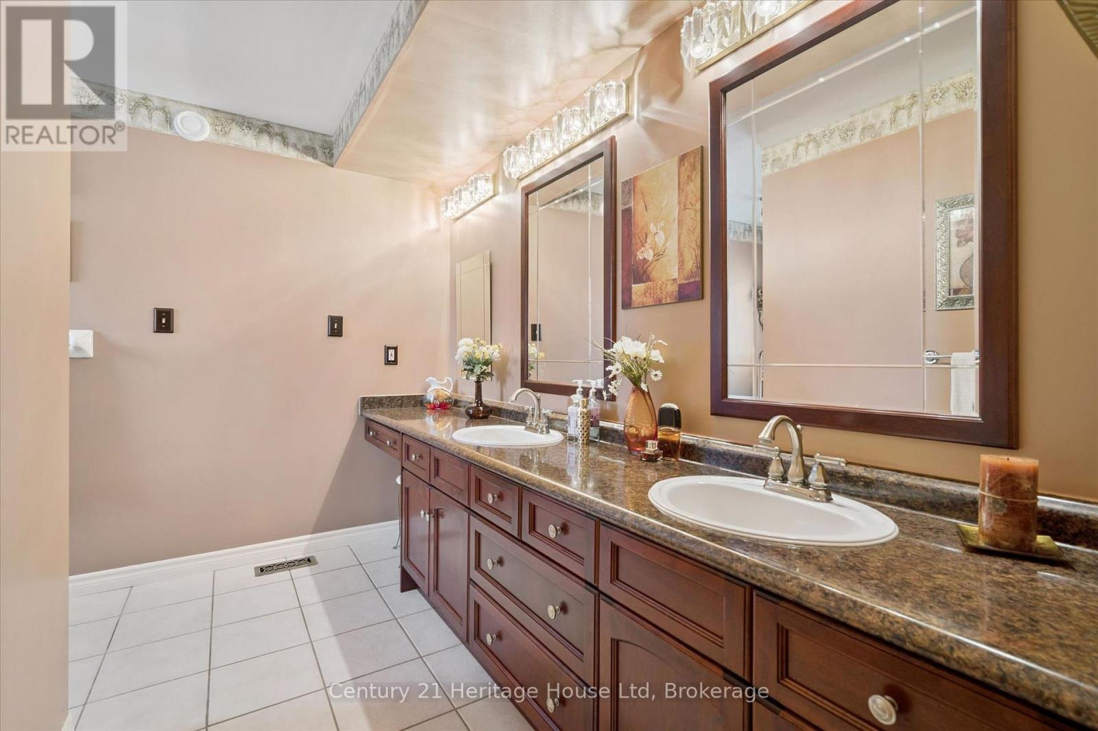 545 ATHOL STREET - 23