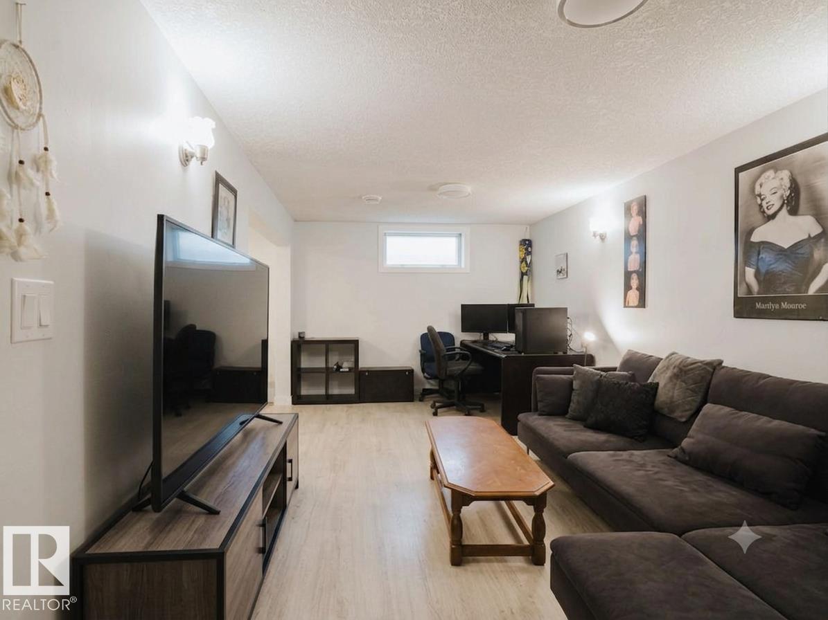 7515 130 AV NW - 13