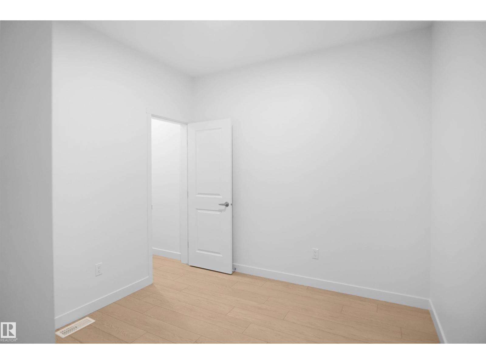 952 17 AV NW - 17