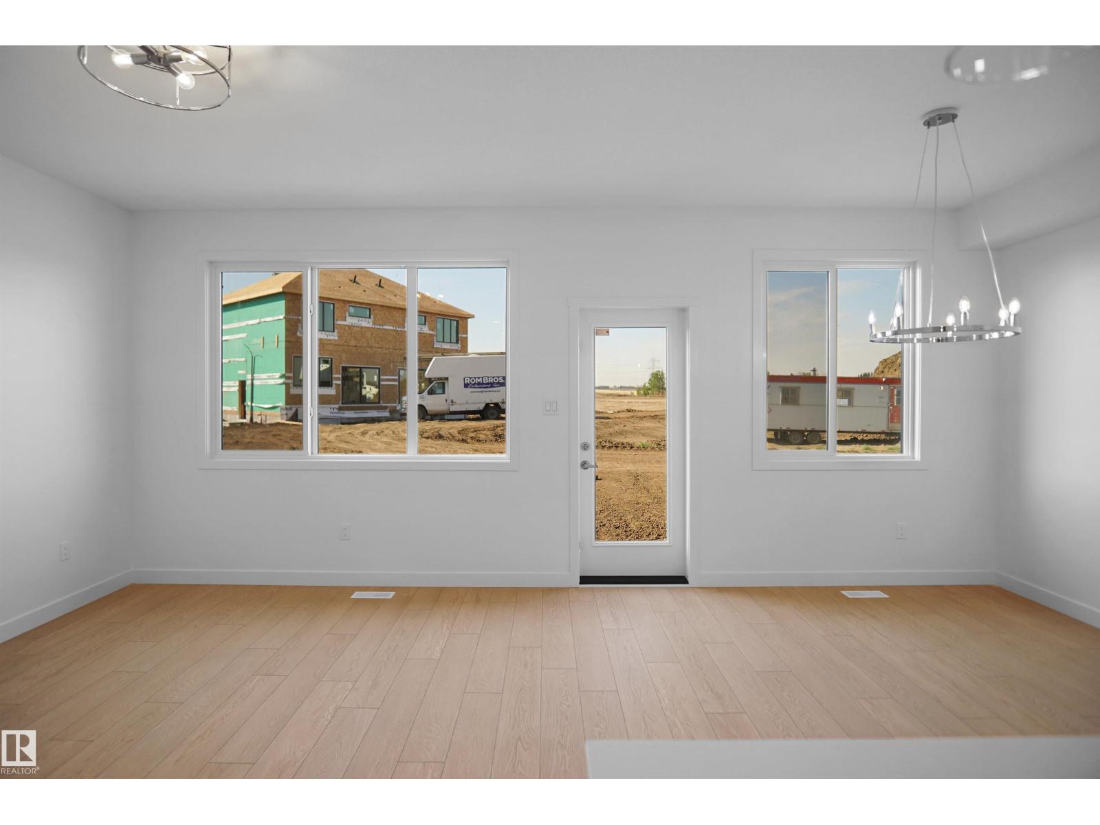 952 17 AV NW - 4