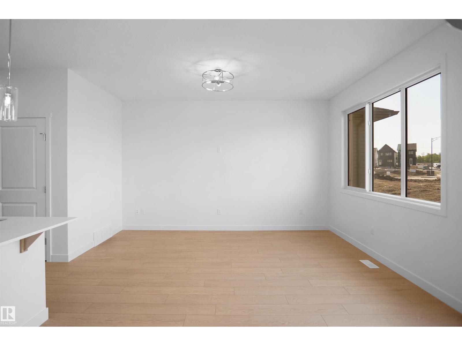 952 17 AV NW - 5