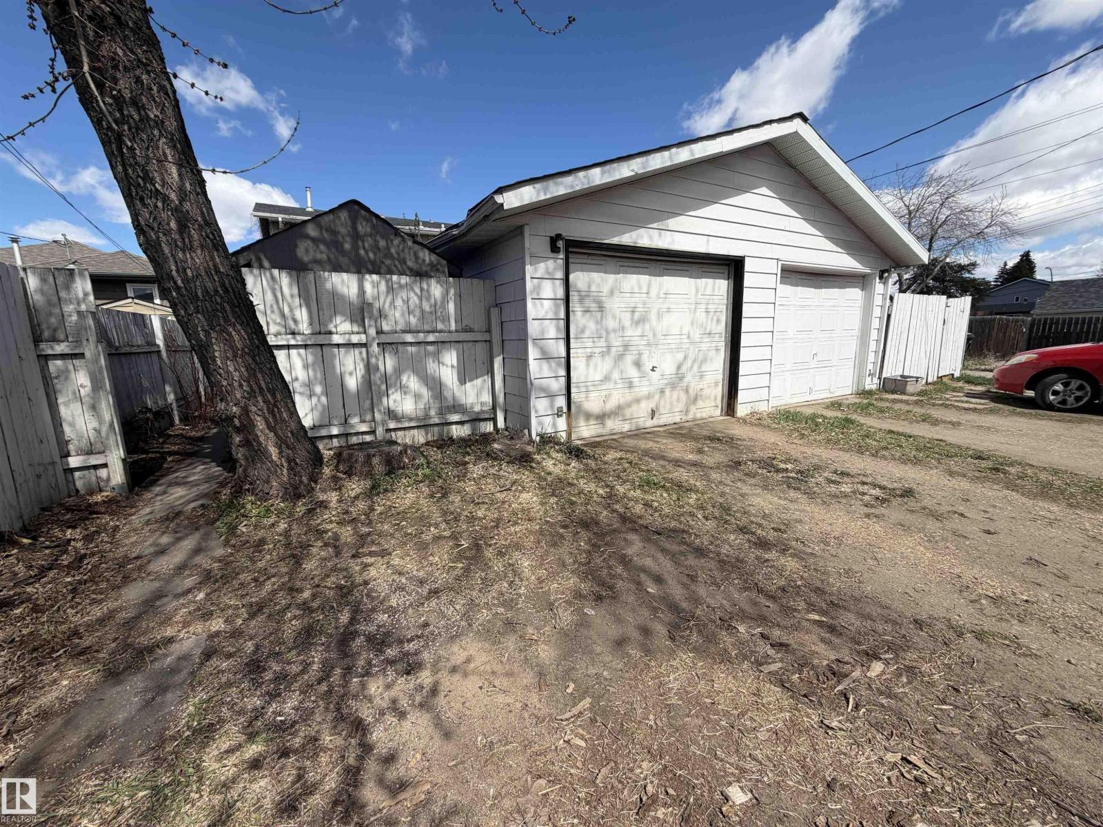 7317 83 AV NW — photo 33