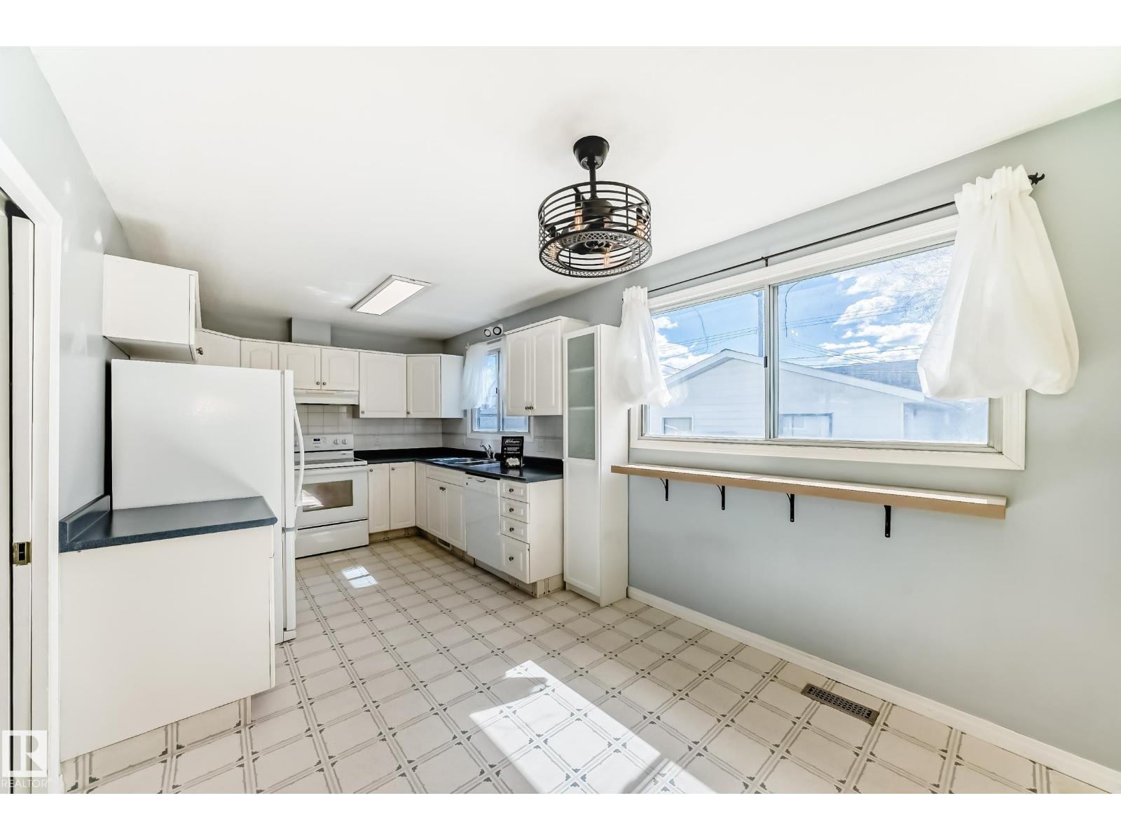 7317 83 AV NW - photo 5
