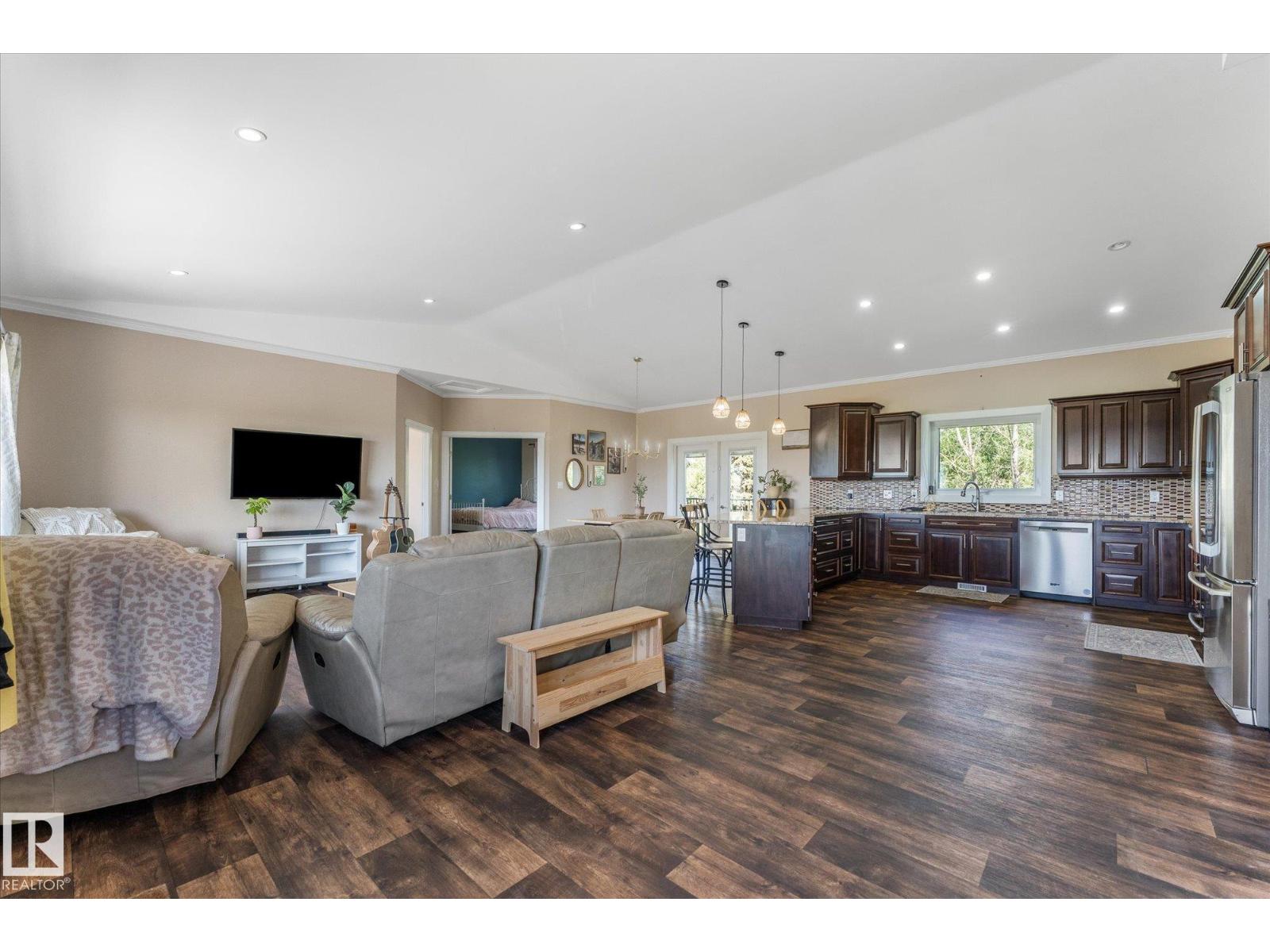 56307 RGE ROAD 254 - 11