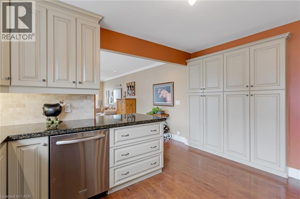 228 GLENARIFF Drive - 17