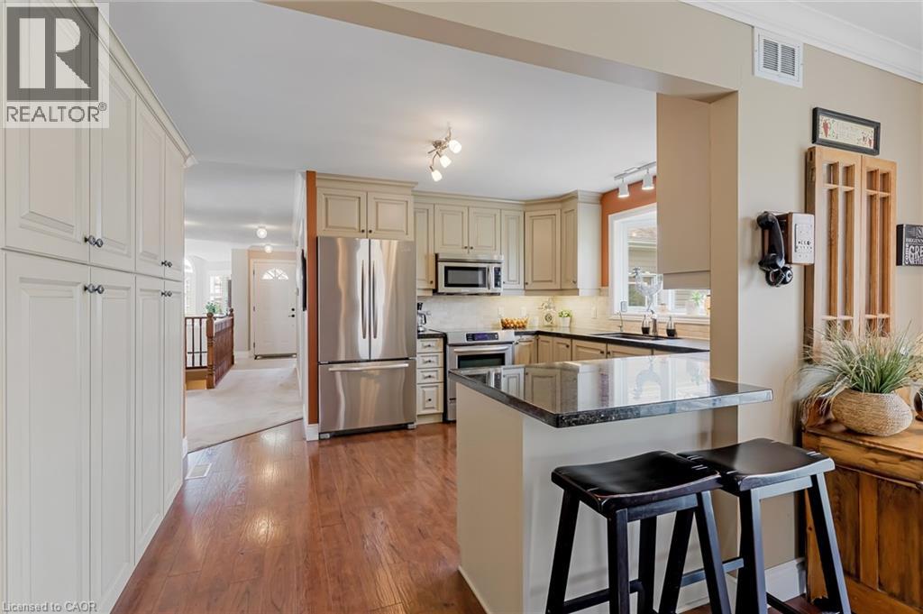 228 GLENARIFF Drive - 18