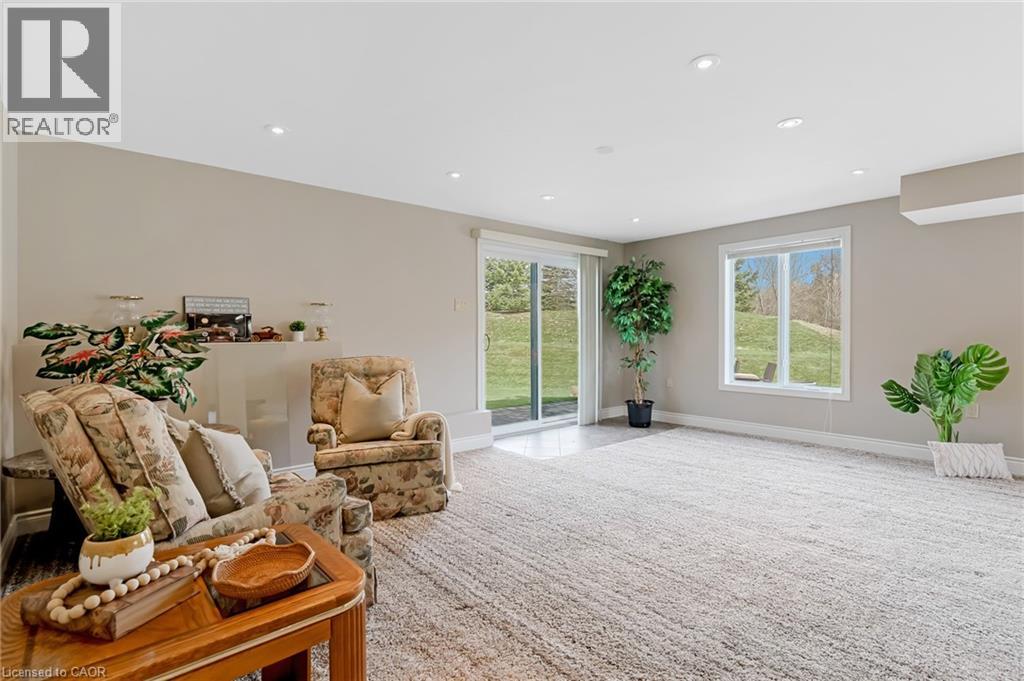 228 GLENARIFF Drive - 38