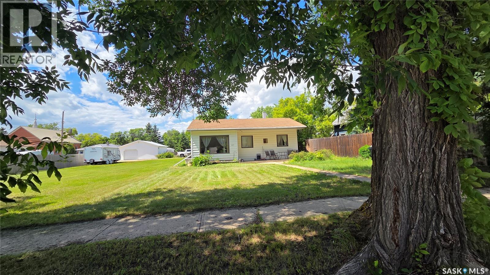307 1st STREET E - 1