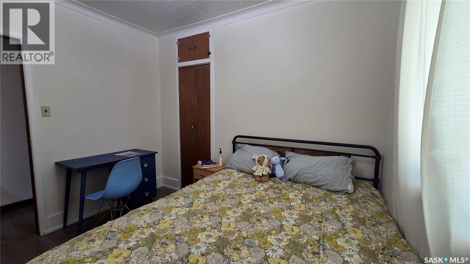 307 1st STREET E - 10