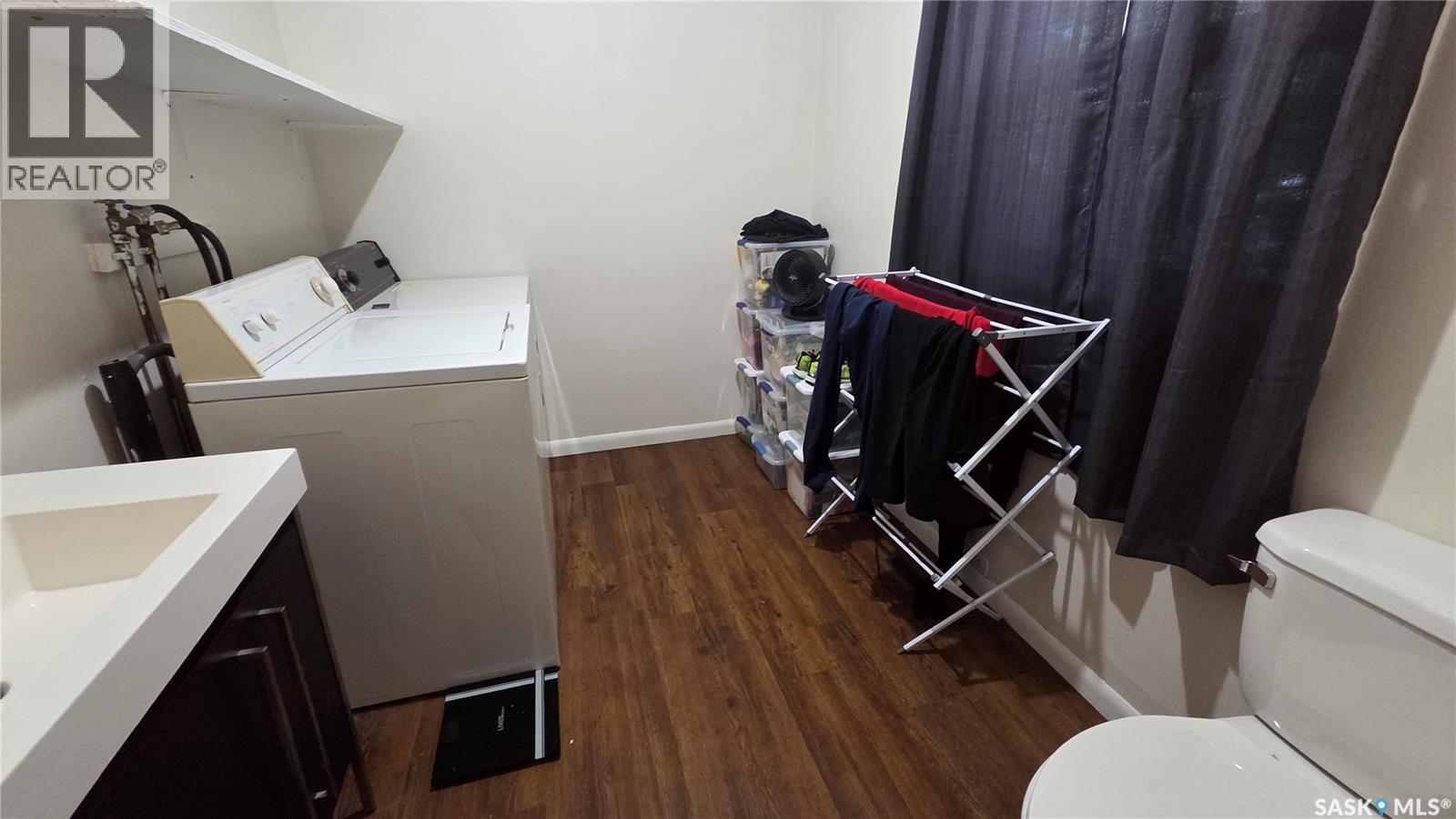 307 1st STREET E - 13