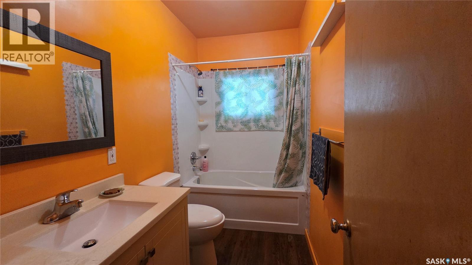 307 1st STREET E - 16