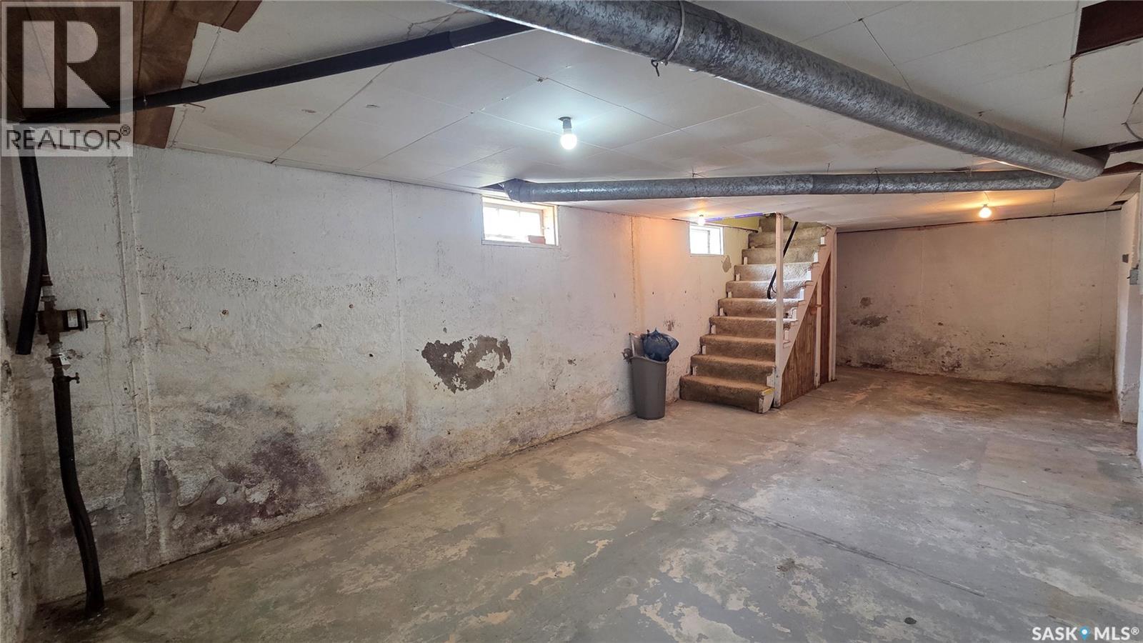 307 1st STREET E - 17