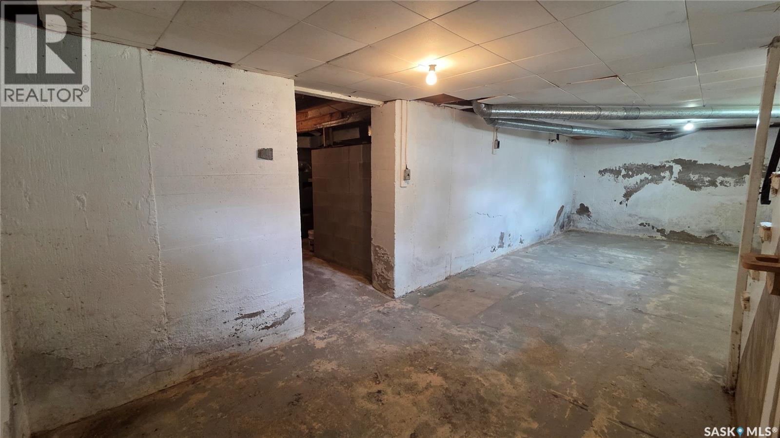 307 1st STREET E - 18