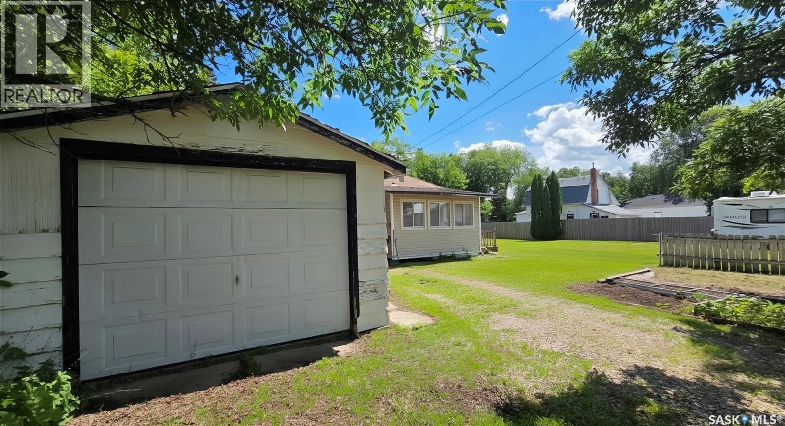 307 1st STREET E - 21