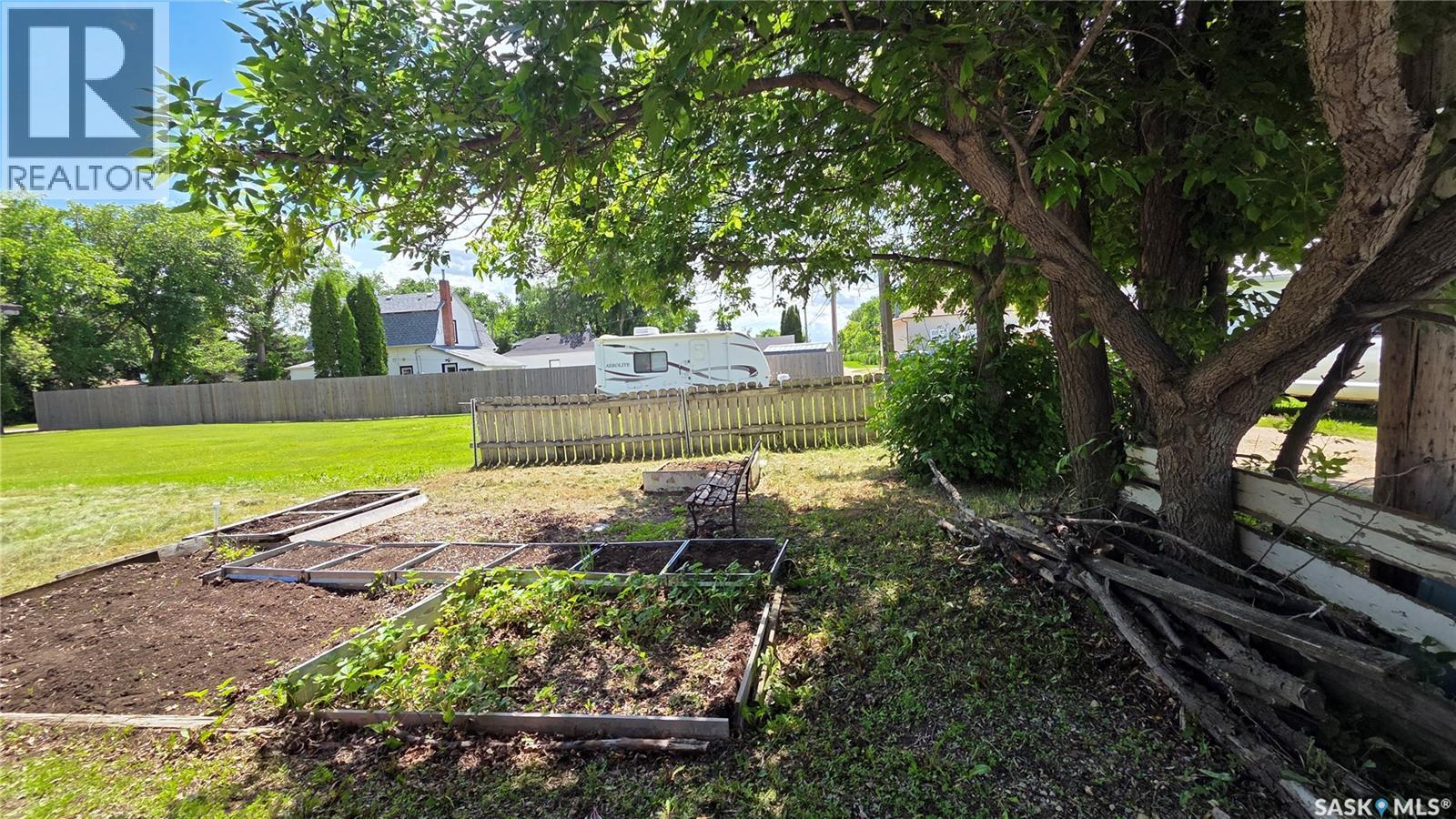 307 1st STREET E - 22
