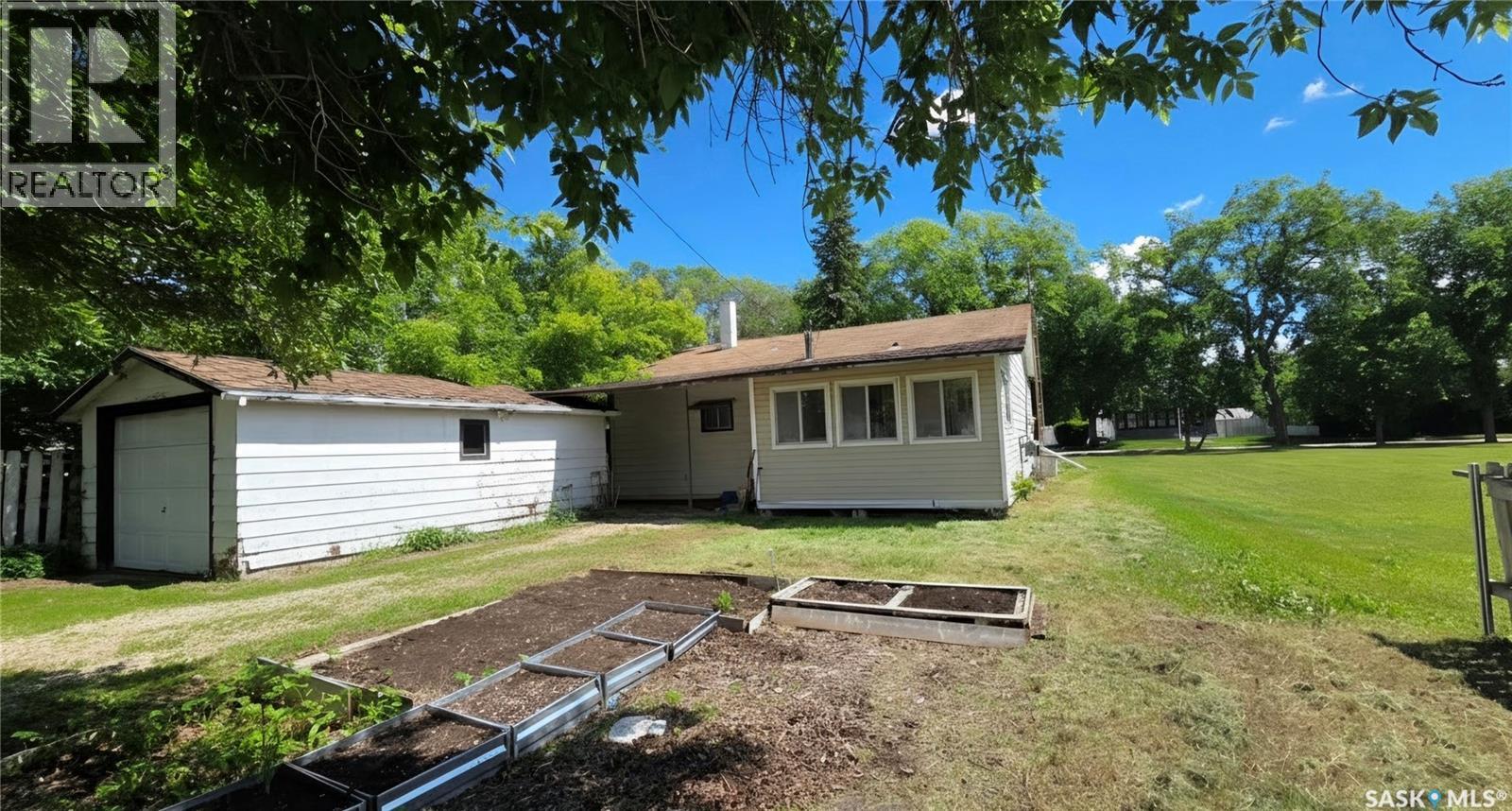 307 1st STREET E - 23