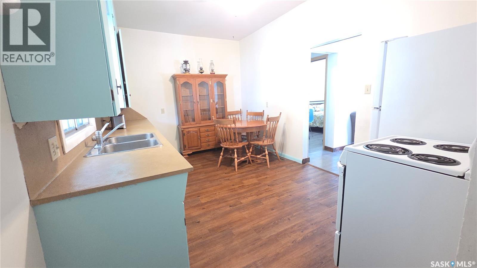 307 1st STREET E - 8