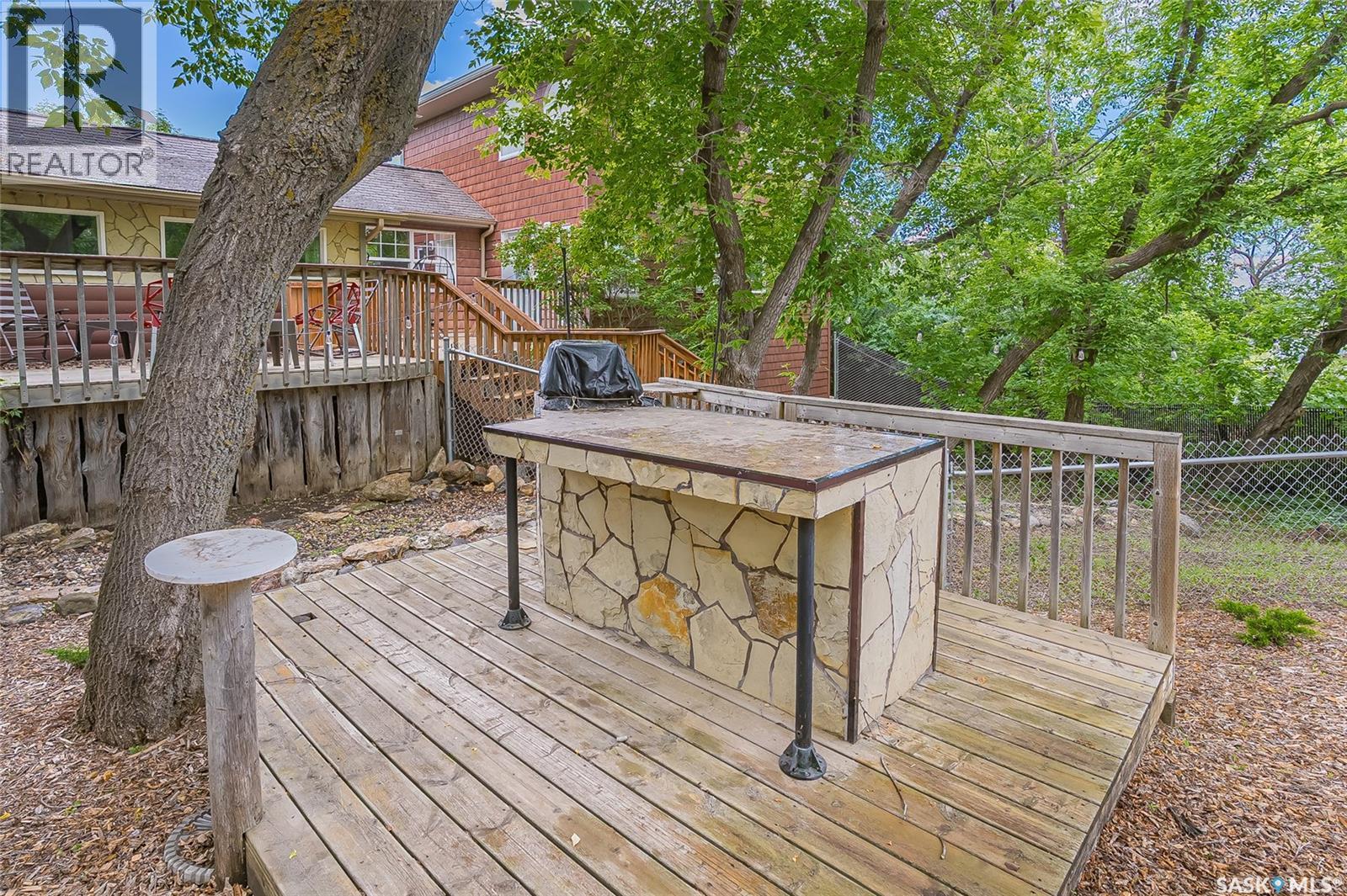 215 Regina STREET - 23