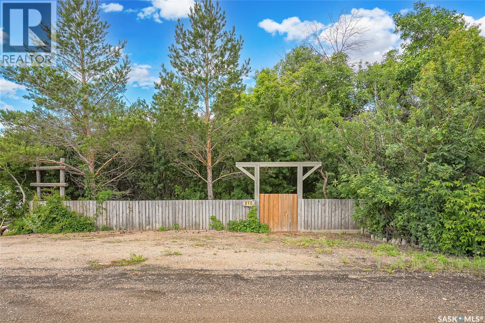 215 Regina STREET - 4