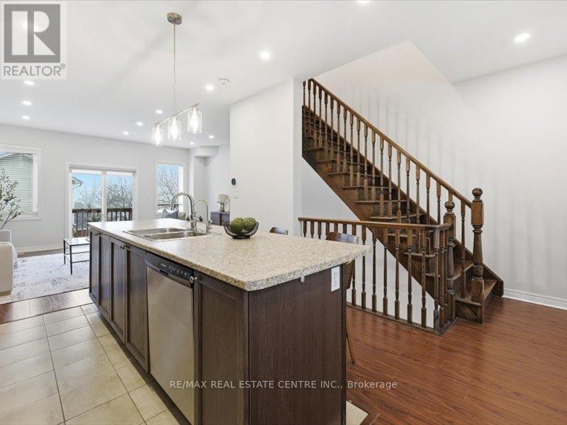 #9 122 DUNDAS STREET E - 17