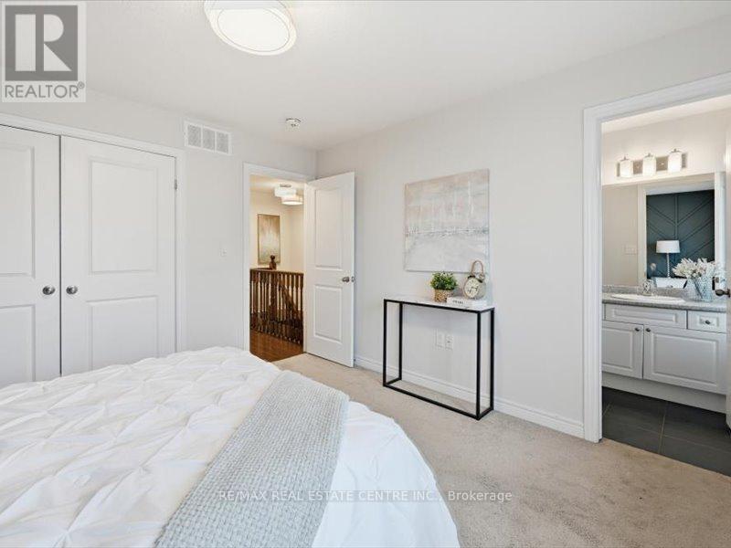 #9 122 DUNDAS STREET E - 26