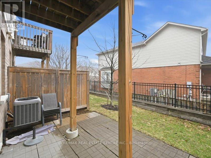 #9 122 DUNDAS STREET E - 35