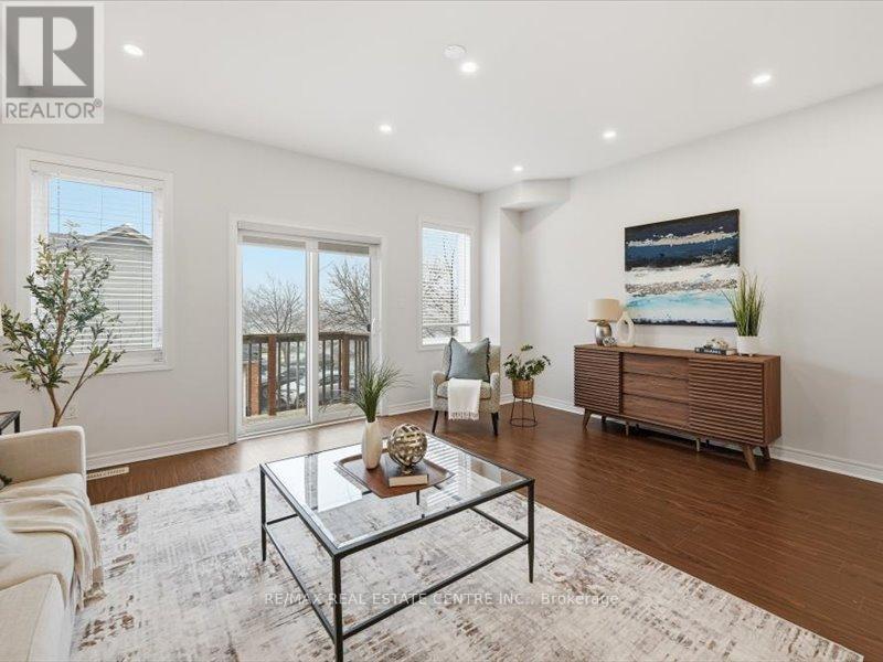 #9 122 DUNDAS STREET E - 9