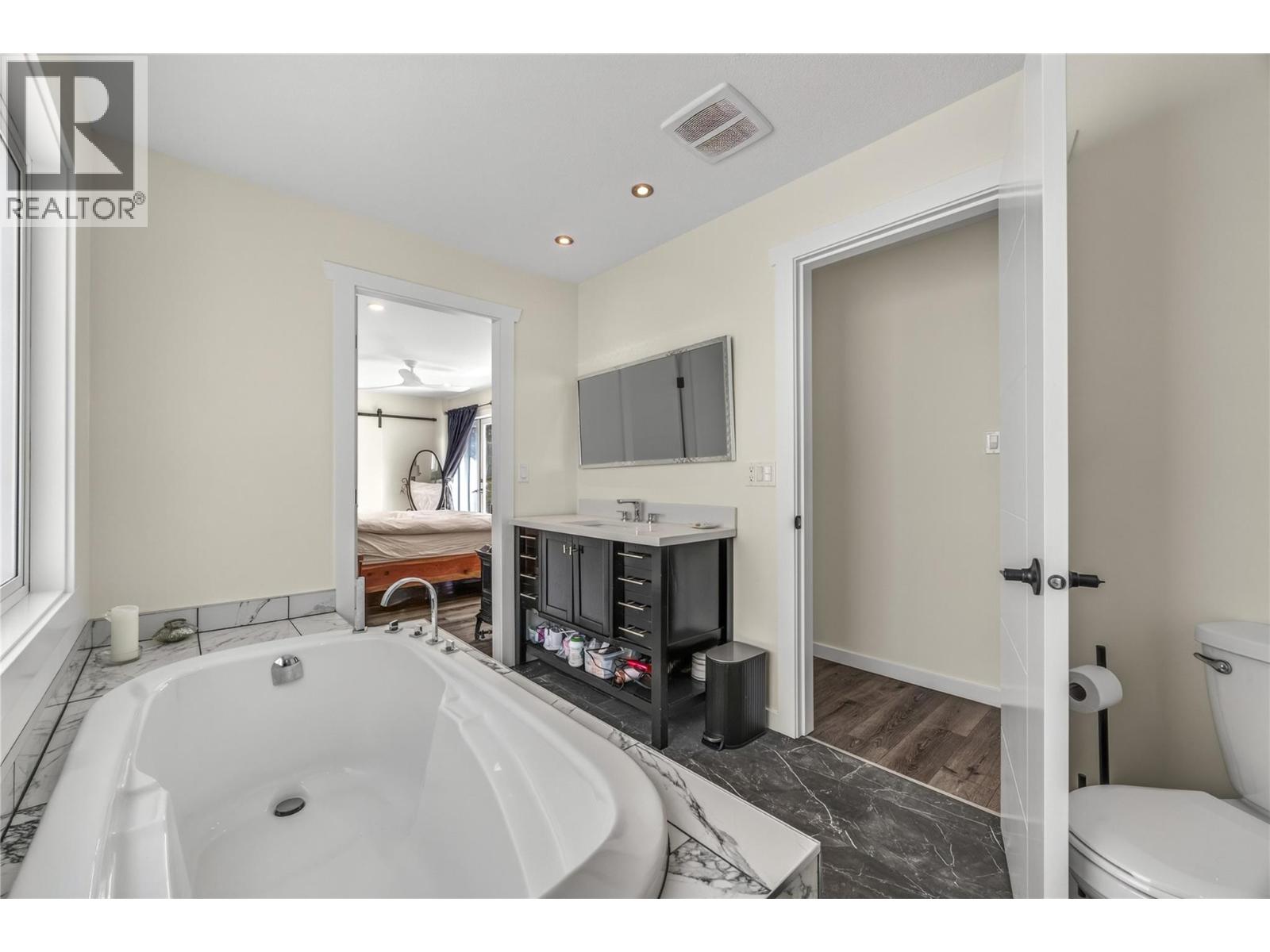 675 Robinson Avenue, Naramata