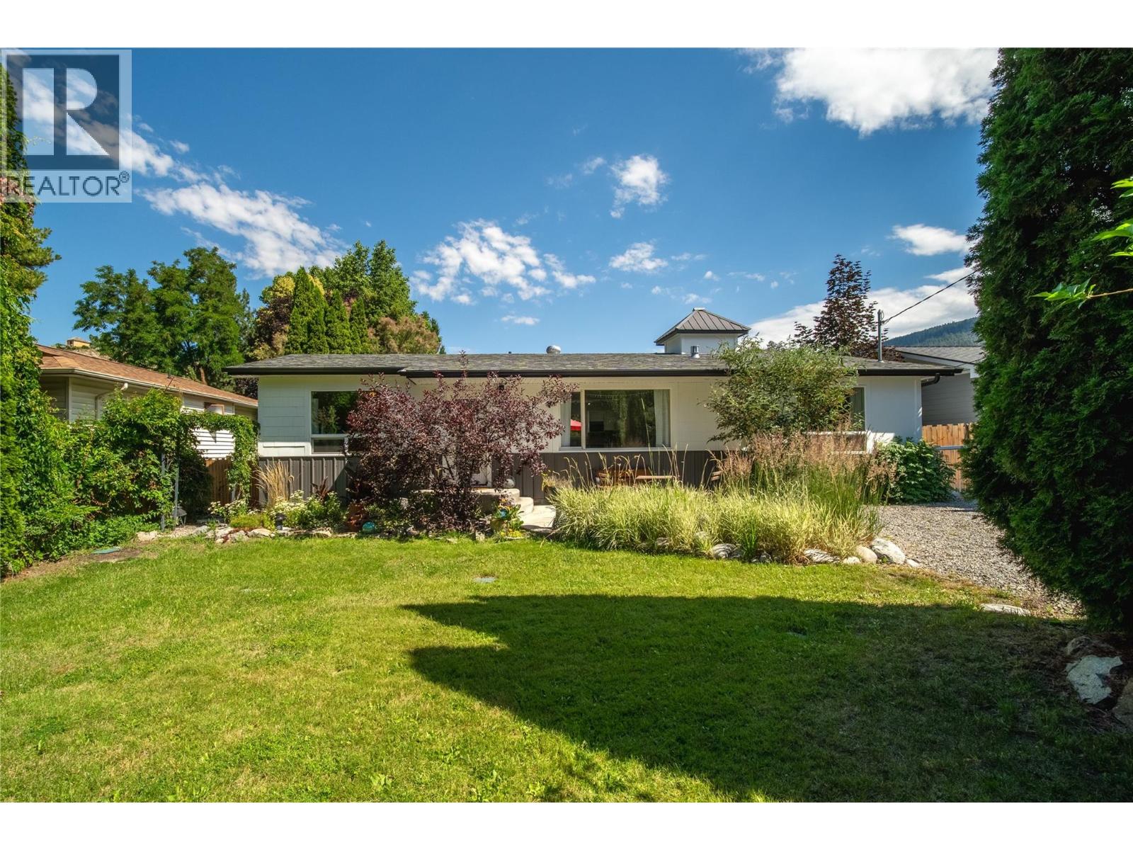 675 Robinson Avenue - 1