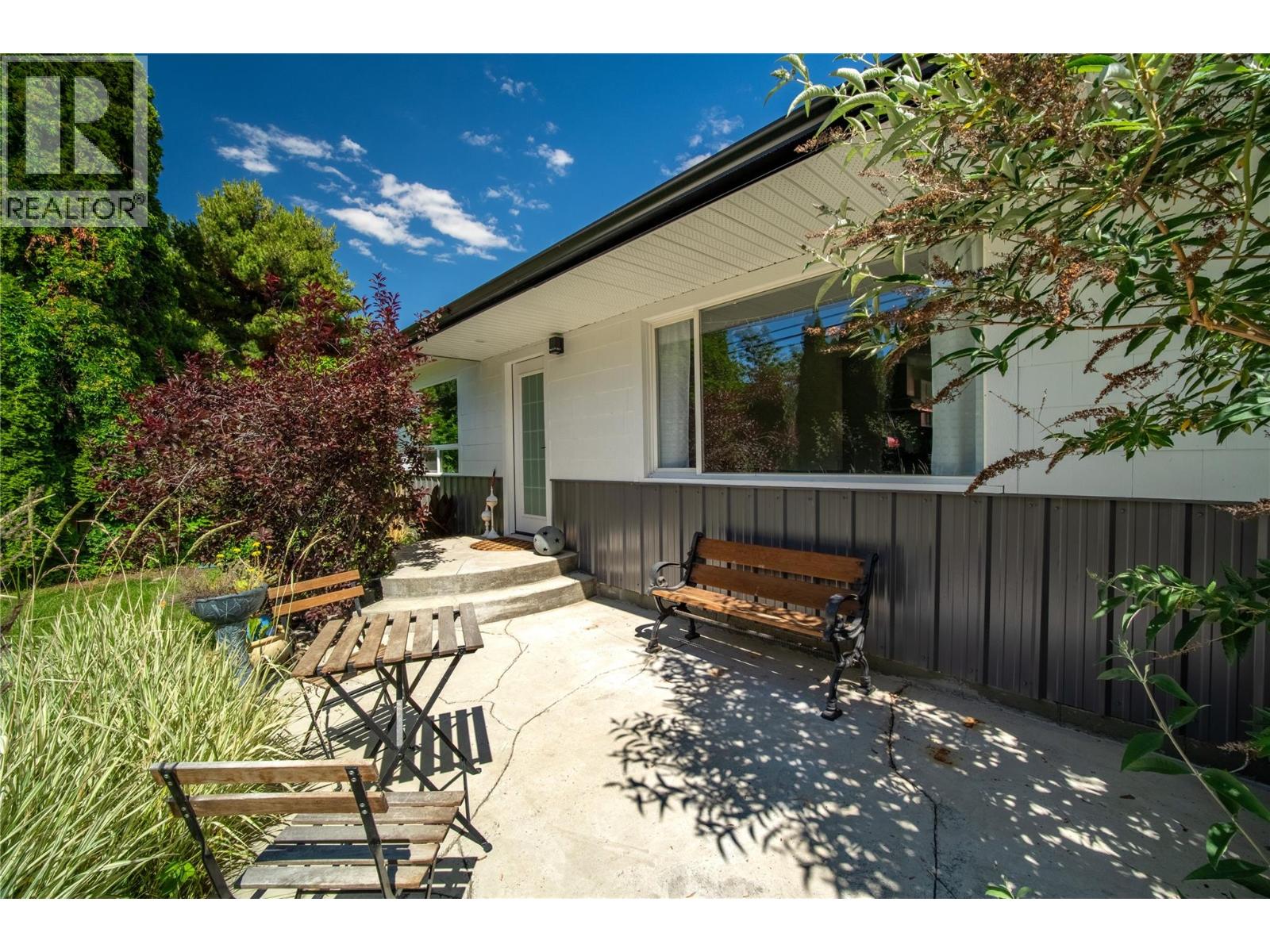 675 Robinson Avenue - 35