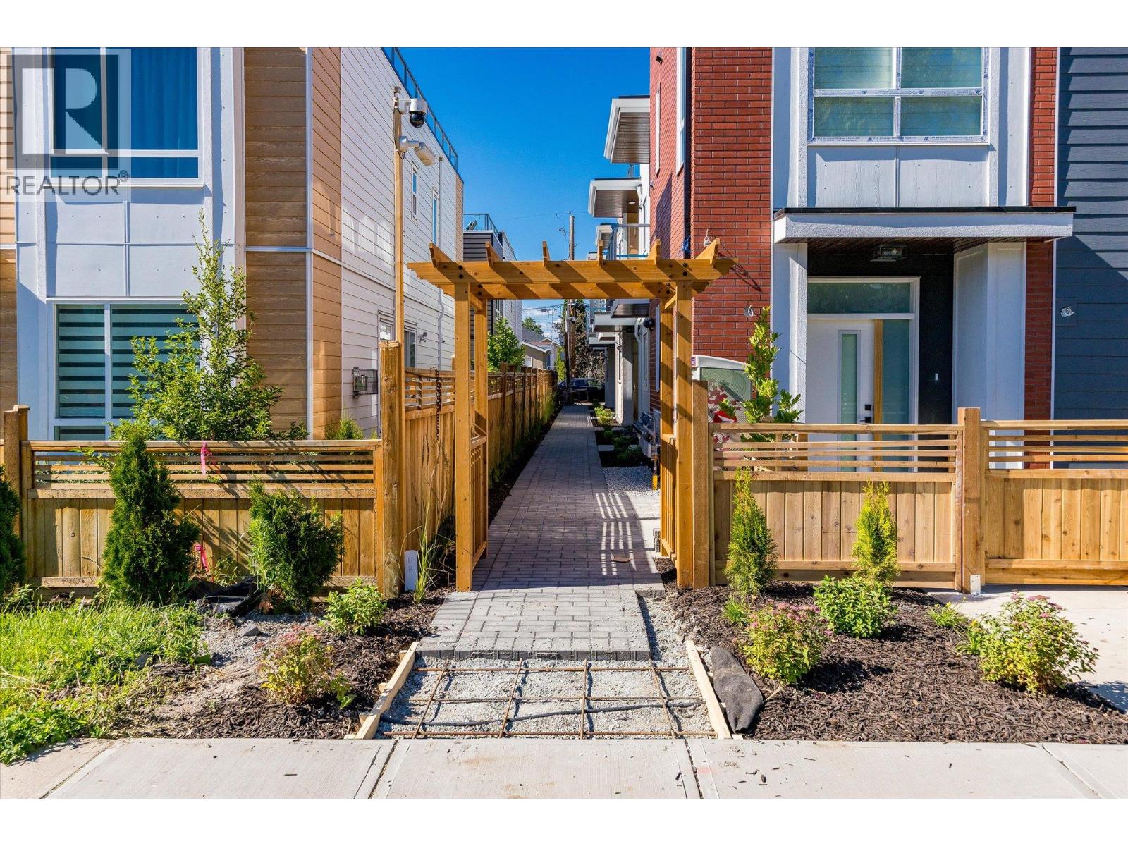 4 760 Raymer Avenue, Kelowna