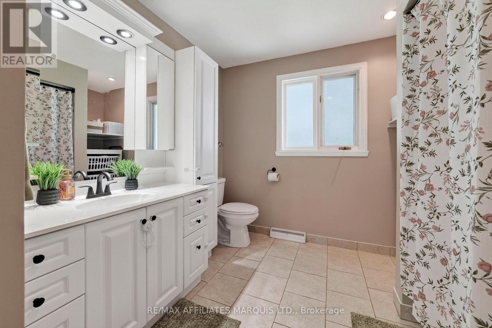 824 ALICE STREET - 16