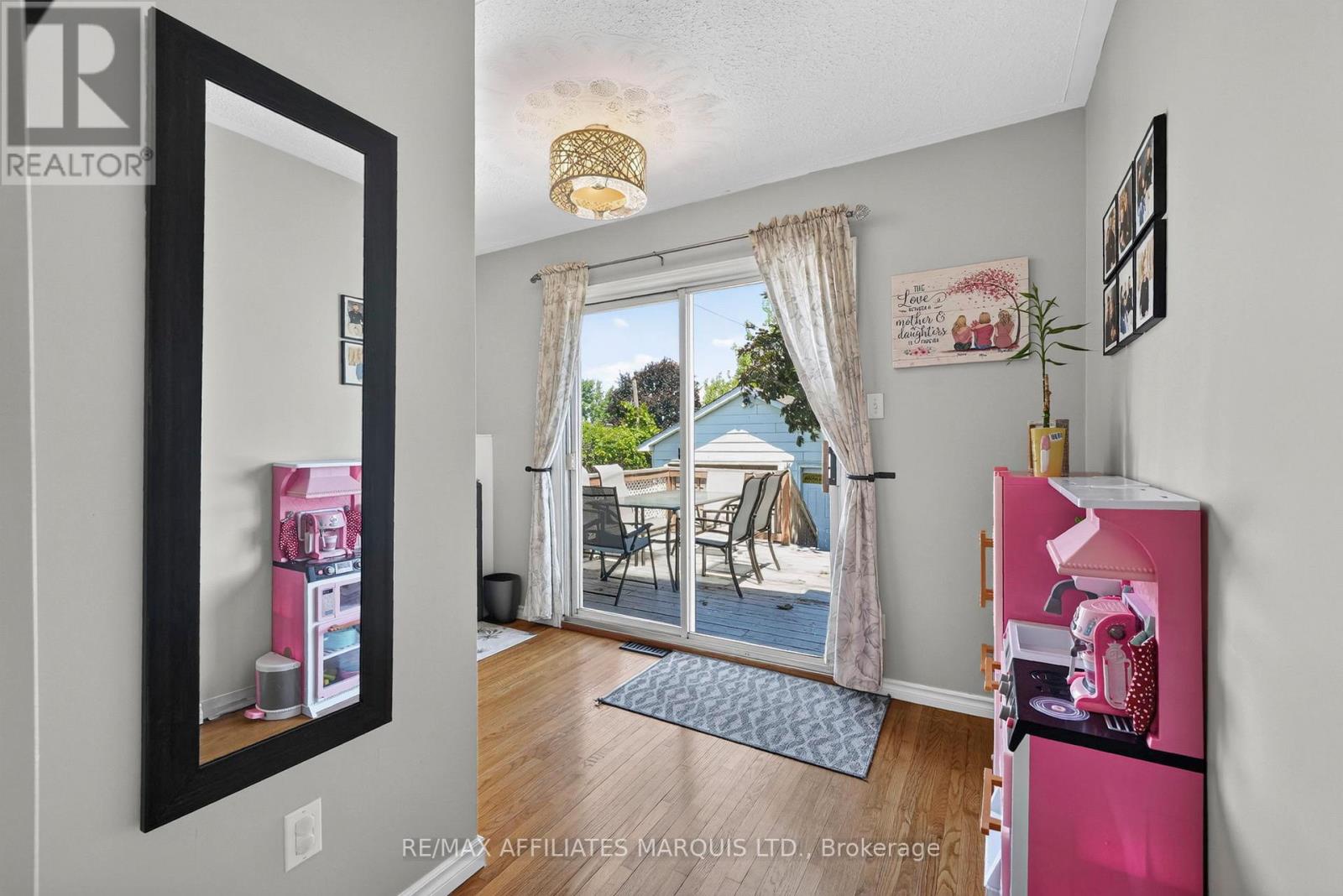 824 ALICE STREET - 20