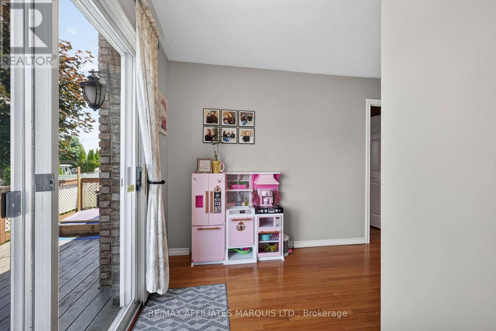 824 ALICE STREET - 22