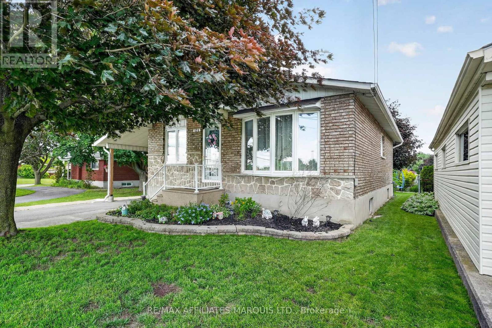 824 ALICE STREET - 3