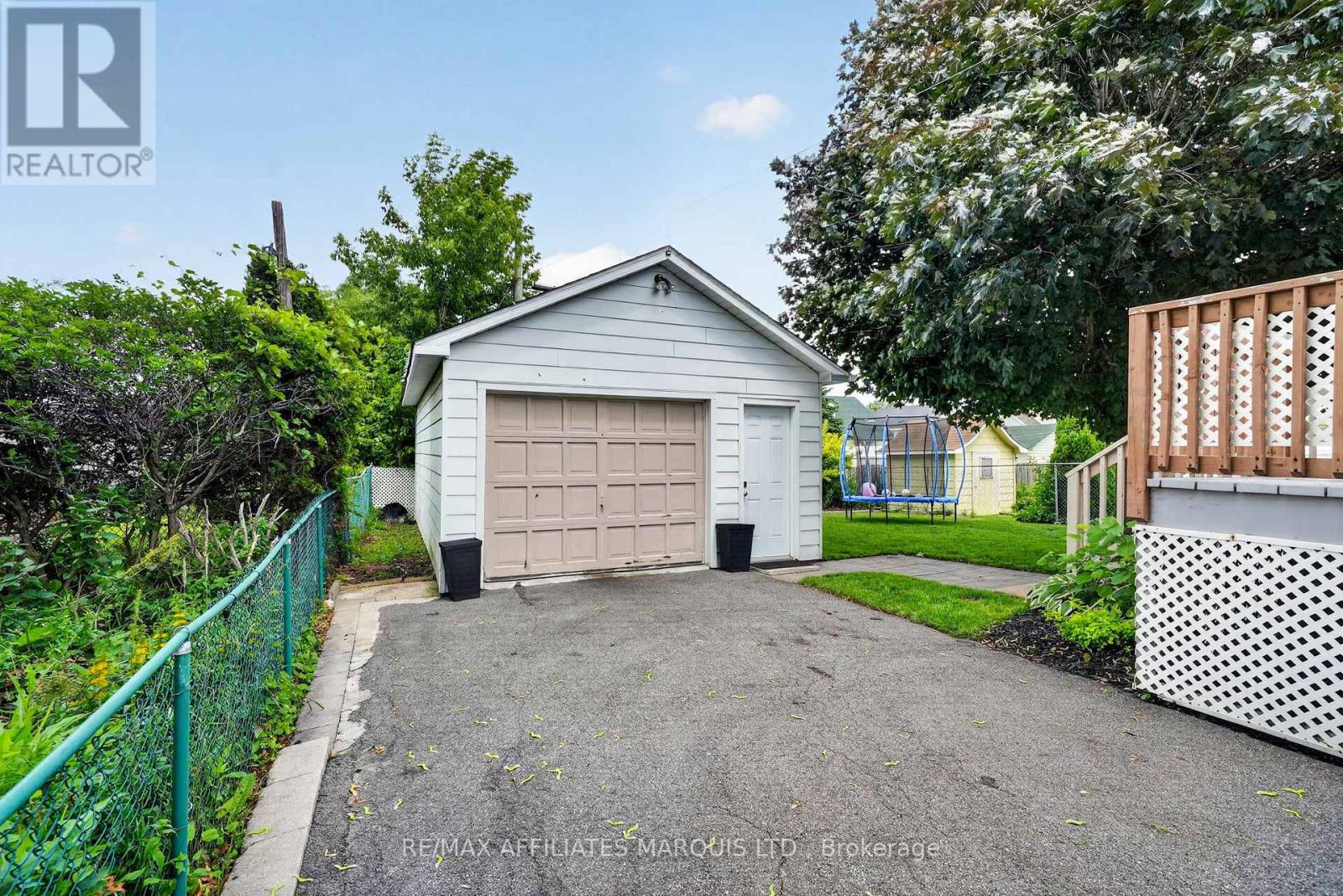 824 ALICE STREET - 33