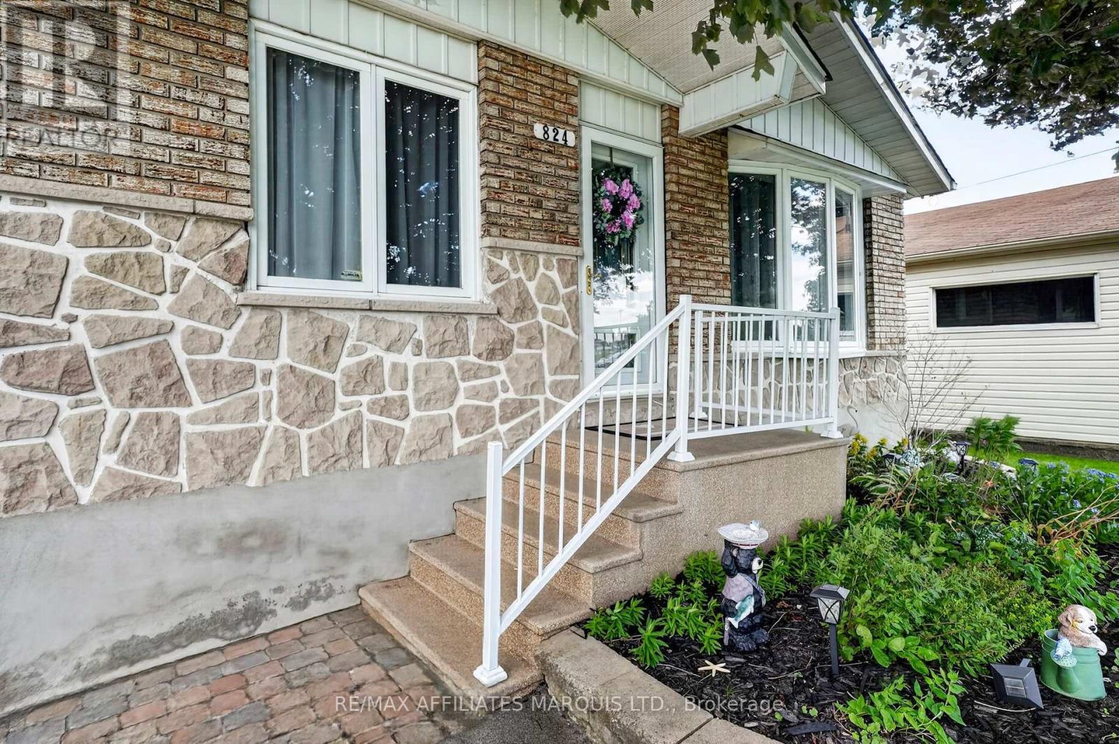 824 ALICE STREET - 4